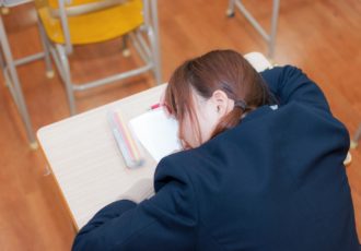 睡魔を解消！勉強中の眠気覚ましに効果的な方法！〜その１〜【大学受験勉強】